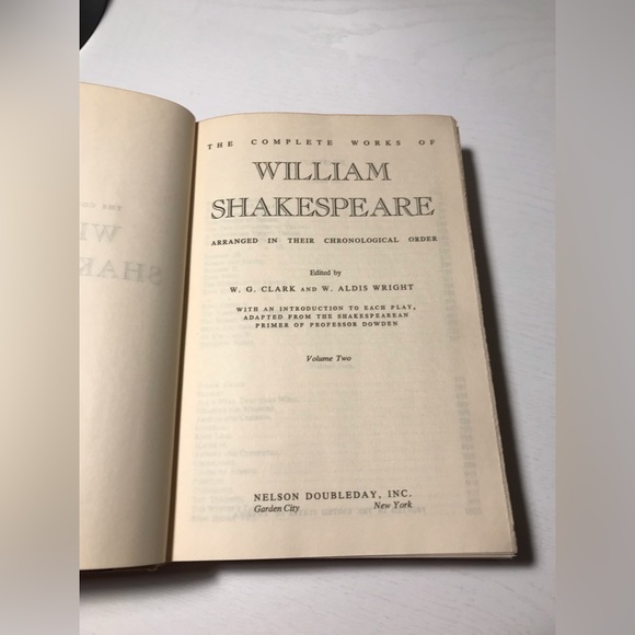 The Complete Works Of William Shakespeare Volume 1&2 - Picture 6 of 8